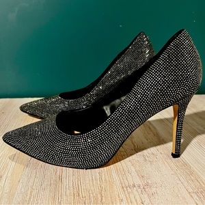 Gorgeous Gianni Bini sliver rhinestone heels. 9.5